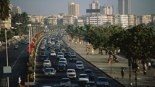 ازدحام مروري في شارع البحر في بومباي، الهند