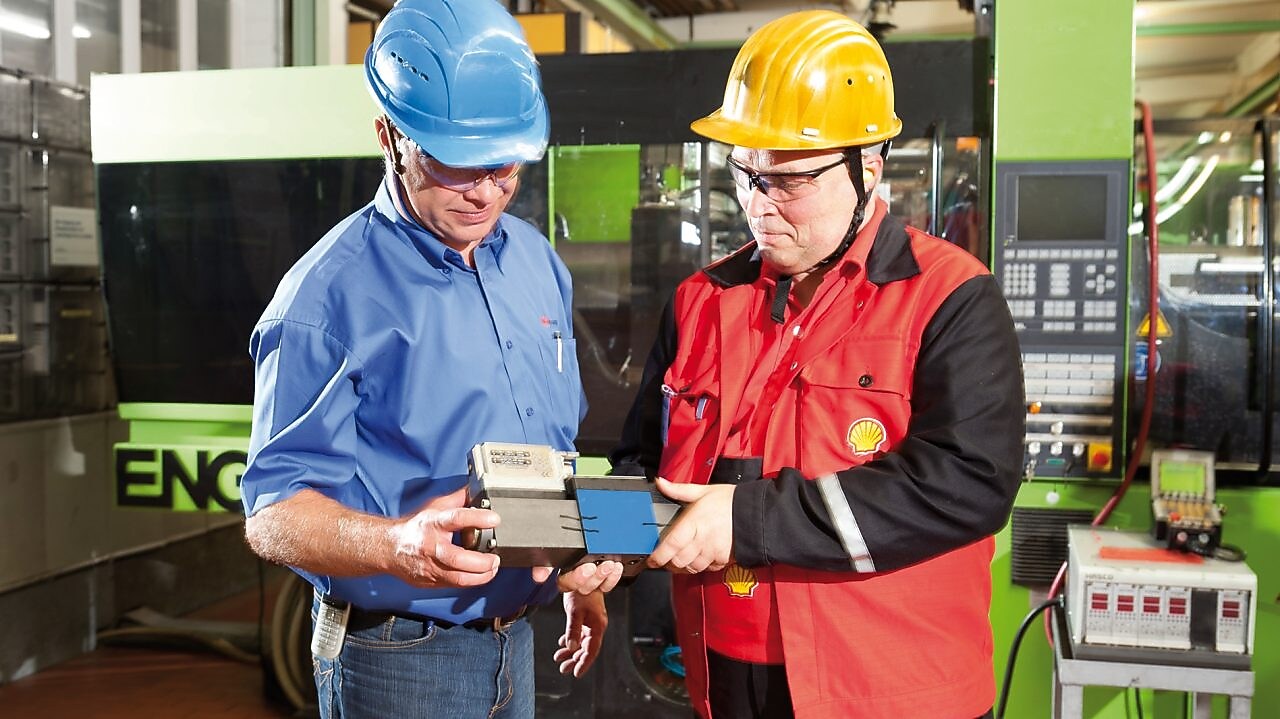 workers talking on site