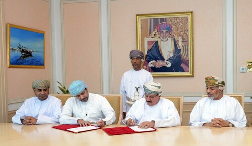 People signing agreement