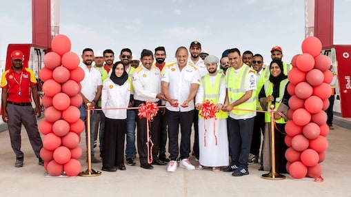 فريق شل عمان يحتفل بافتتاح محطة خدمة شل بولاية صحم