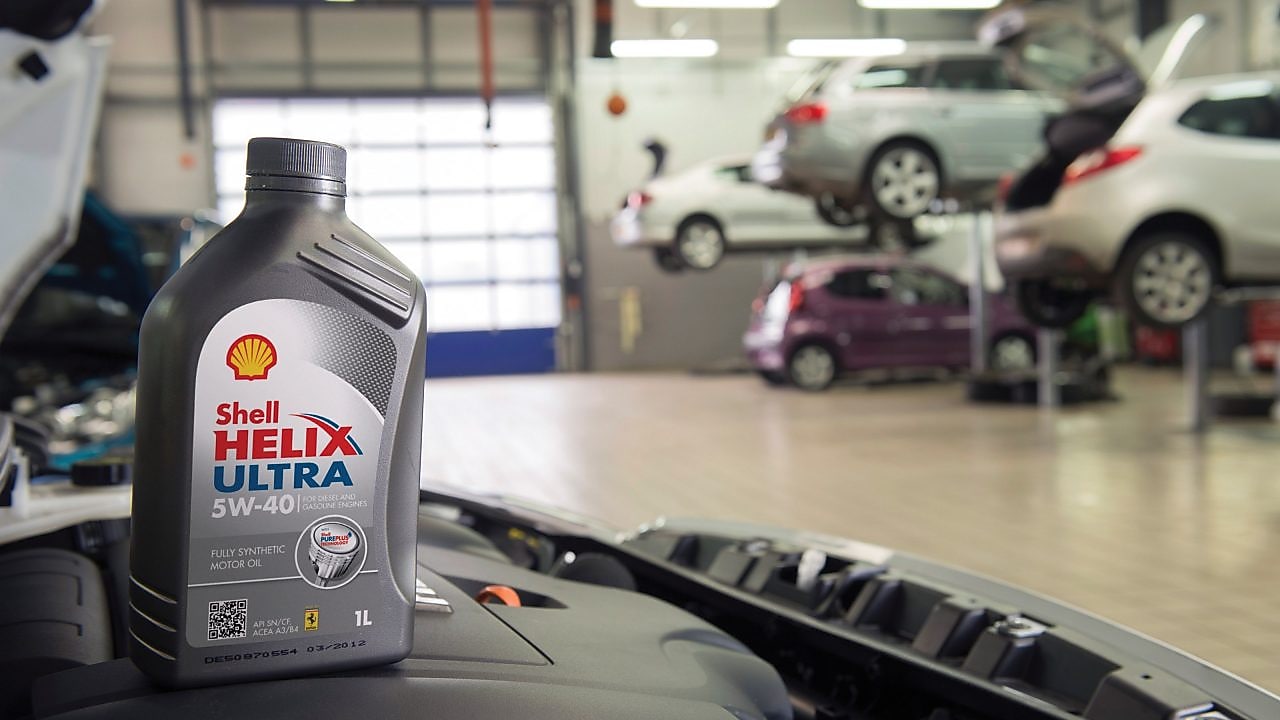 شل هيليكس packshot الترا على غطاء السيارة