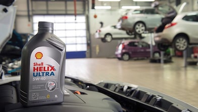 شل هيليكس packshot الترا على غطاء السيارة