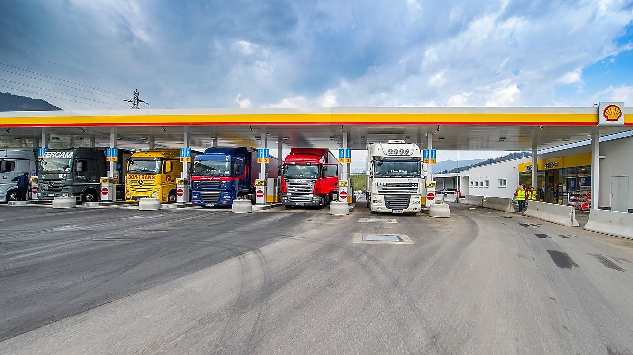 Business customer, supplier, partner or investor