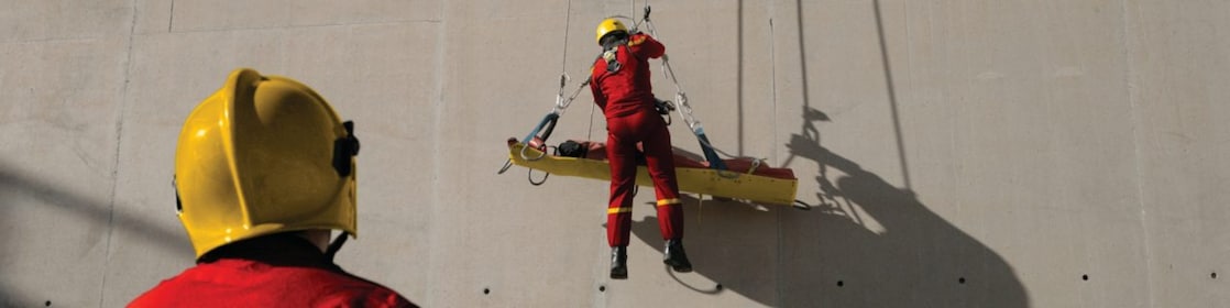 تدريب إنقاذ الصحة والسلامة والأمن والبيئة في إحدى المصافي 