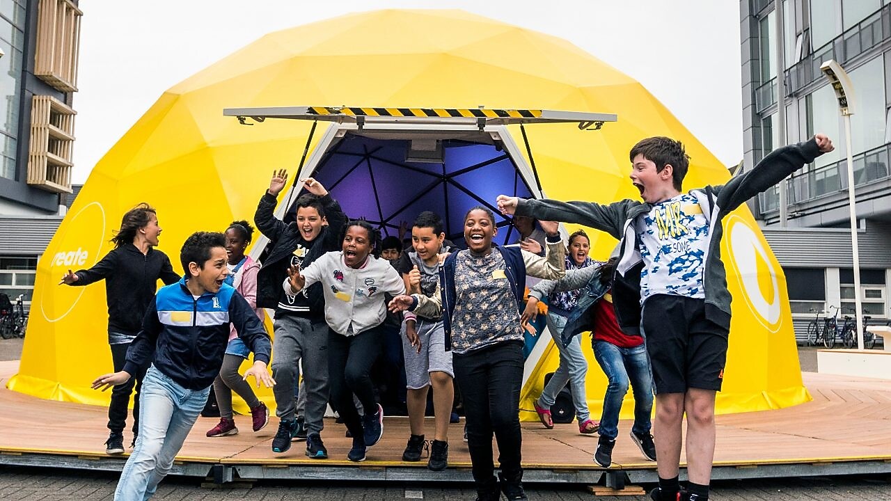 رياض أطفال في قرية دونجليان لإعادة التوطين