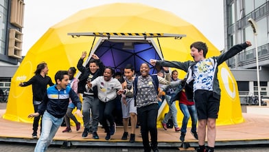 رياض أطفال في قرية دونجليان لإعادة التوطين