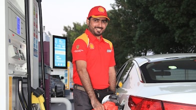 Shell employee filling gas in a car