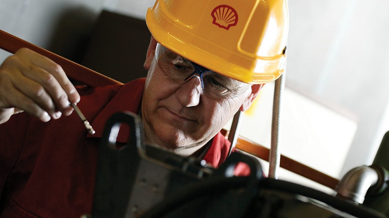 Shell worker with helmet