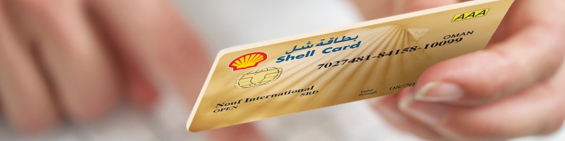 Person holding a Shell card