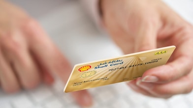 Person holding Shell card